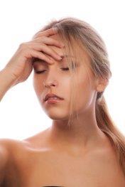 Objawy zwiększona senność osłabienie zaburzenia koncentracji bóle głowy zawroty głowy i mroczki przed oczami szum w