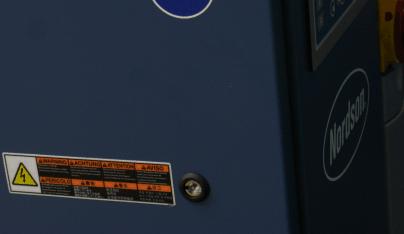 Zignorowanie ostrzeżenia może być przyczyną urazów lub śmierci osób obsługujących albo uszkodzenia sprzętu. 2 290082 UWAGA: Gorąca powierzchnia.