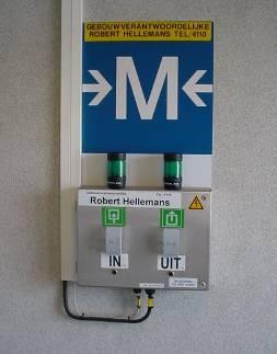 Meldowanie się na terenie zakładu pracy OBOWIĄZEK ZGŁOSZENIA Wanneer je in de toegangstest slaagt, krijg je een persoonlijke badge die je steeds bij jou moet hebben en op aanvraag moet kunnen tonen.