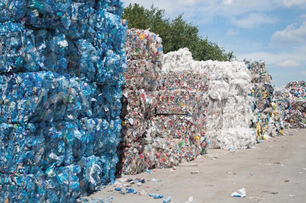 [3] Zbelowane materiały (fot. archiwum ŚCR) Śląskie Centrum Recyklingu zdało egzamin. Jego możliwości tak, jak zapowiadano są imponujące. Uroczyste otwarcie zakładu przy ul.