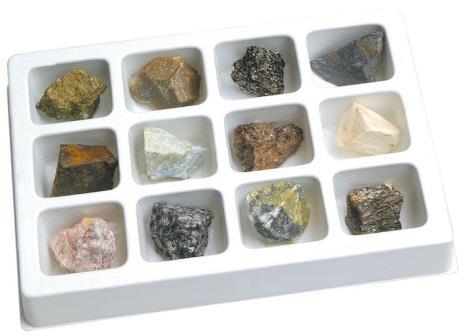 Kolekcja 90 23 12 skał: chloryn, granat, grafit, mika, serpentynit, marmur, gnejs, łupek, amfibonit, marmur dolomityczny, epidot, kwarcyt.