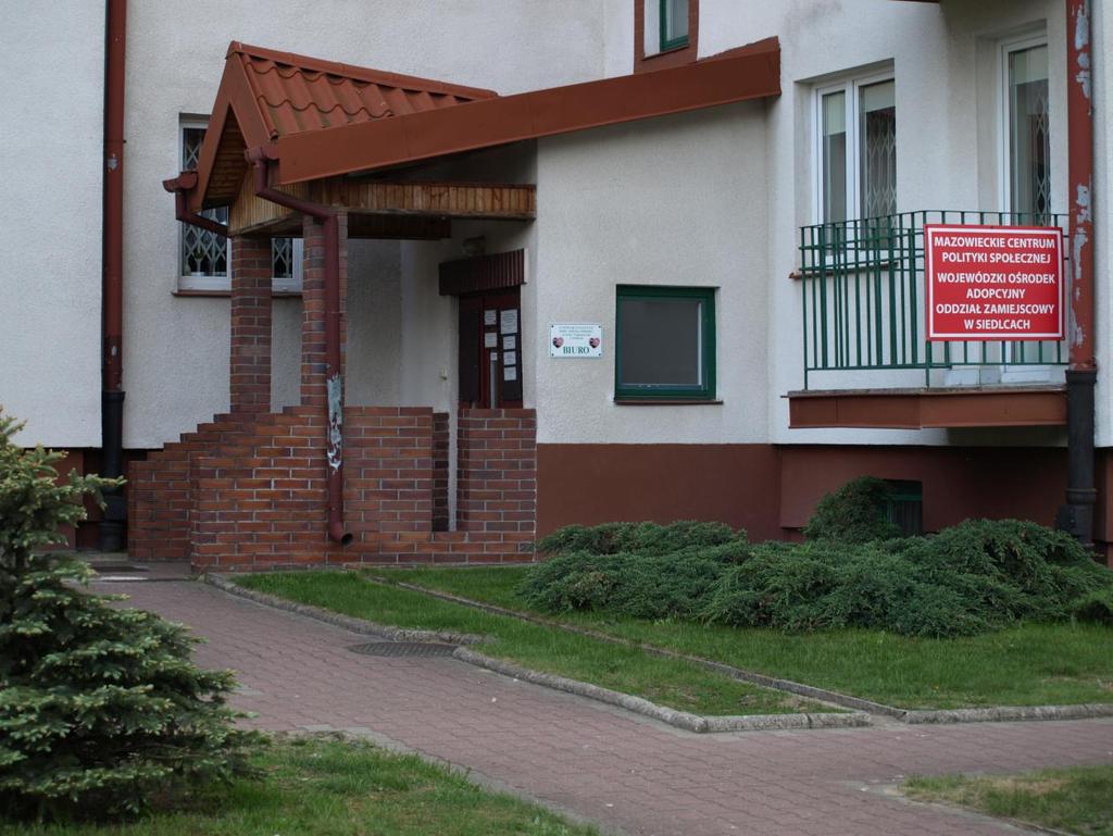 c) działania na rzecz dzieci dotyczące uregulowania ich sytuacji prawnej, kwalifikowanie do adopcji i dobór odpowiedniej do potrzeb dziecka rodziny adopcyjnej, d) wsparcie rodzin adopcyjnych w
