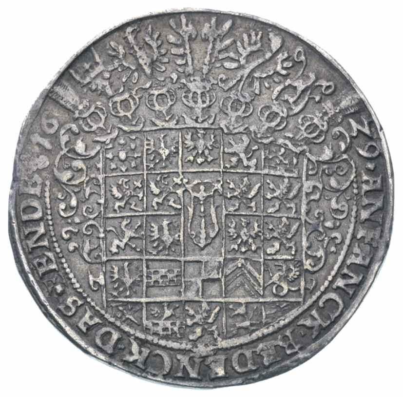 Wraz z nimi bito również talary (przez kilka lat z niezwykłym popiersiem króla bez korony, ¾ w prawo [Fot. 233]) i nieliczne półtalary oraz donatywy z widokiem miasta zdjętym ze wzgórz na zachodzie.