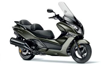 SW-T600 NSS00 Forza px125 Pearl Cosmi Blak NHA64 Asteroid Blak Metalli NHA5 Dane tehnizne SW-T600 : hłodzony iezą, 2-ylindrowy, rzędowy, 4-suwowy, 8-zaworowy, DOHC 582,2 m³ Mo maks.