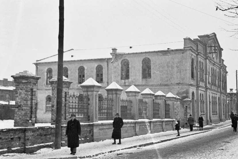 Zarys dziejów ludności żydowskiej w Radomsku Synagoga ze zbiorów MRR Biblioteka im. Szolema Alejchema 