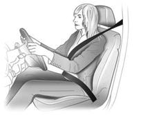 Osoby o wrażliwej skórze nie powinny korzystać z najwyższej mocy ogrzewania fotela przez dłuższy czas. Podgrzewanie foteli działa, gdy pracuje silnik.