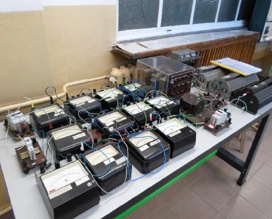 Stanowisko: Układy sieci 3-fazowych 3,4-przewodowych, efektywne gospodarowanie energią elektryczną.
