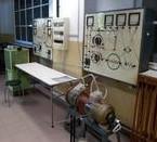 Próby synchronizacji z siecią sztywną EFEKTYWNOŚĆ ENERGETYCZNA NIEZAWODNOŚĆ ZASILANIA RACJONALNE GOSPODAROWANIE ENERGIĄ ELEKTRYCZNĄ Wyposażenie: Silniki asynchroniczne z falownikami Układy miękkiego