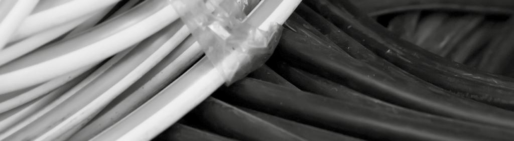 BUDOWA KABLI I PRZEWODÓW ELEKTROENERGETYCZNYCH Kable i przewody energetyczne ze względu na ich przeznaczenie dzielimy na: Kable elektroenergetyczne Kable na napięcie 0,6/1 kv Kable na napięcie 3,6/6