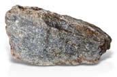 Andaluzyt minerał skał osłony granitu Karkonoszy W obrębie Karkonoszy i ich okolic występuje wiele minerałów, które sprawiają wrażenie niezbyt urodziwych nie wykształcają pięknych kryształów, nie