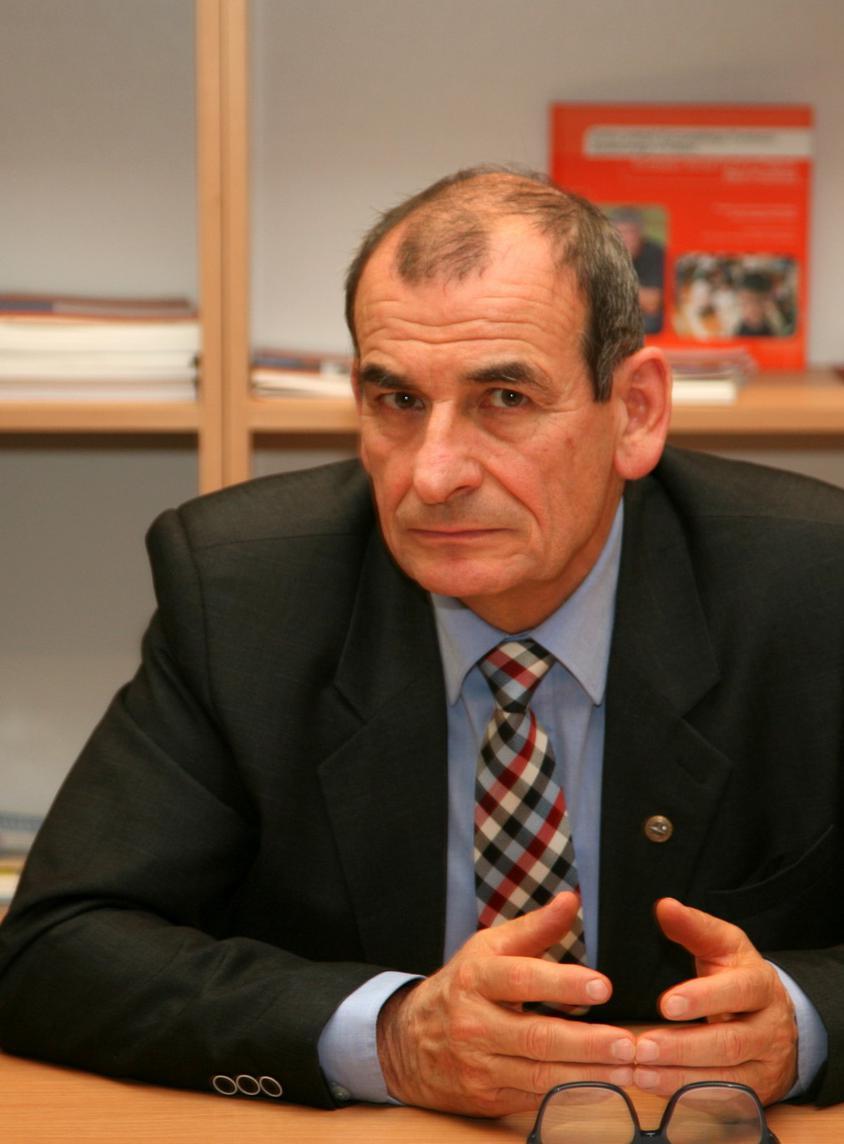 finansowym swoich nauczycieli, którzy chcą podnosić swoje kwalifikacje. Jakub Nowicki; Henryk Siuda Prof.
