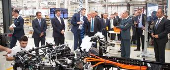 Wieści z koncernu Daimler AG INWESTYCJE Mercedes-Benz na targach motoryzacyjnych (IAA) we Frankfurcie FUSO ecantera to pierwszy na świecie lekki samochód ciężarowy z napędem wyłącznie elektrycznym.