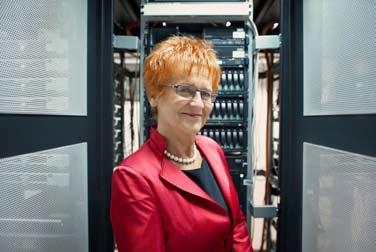 Słowo wstępne Foreword Szanowni Państwo, Przekazując Państwu Raport Roczny za rok 2011 mam nadzieję, że wydawnictwo to będzie stanowić źródło kompleksowej informacji o działalności Urzędu Patentowego