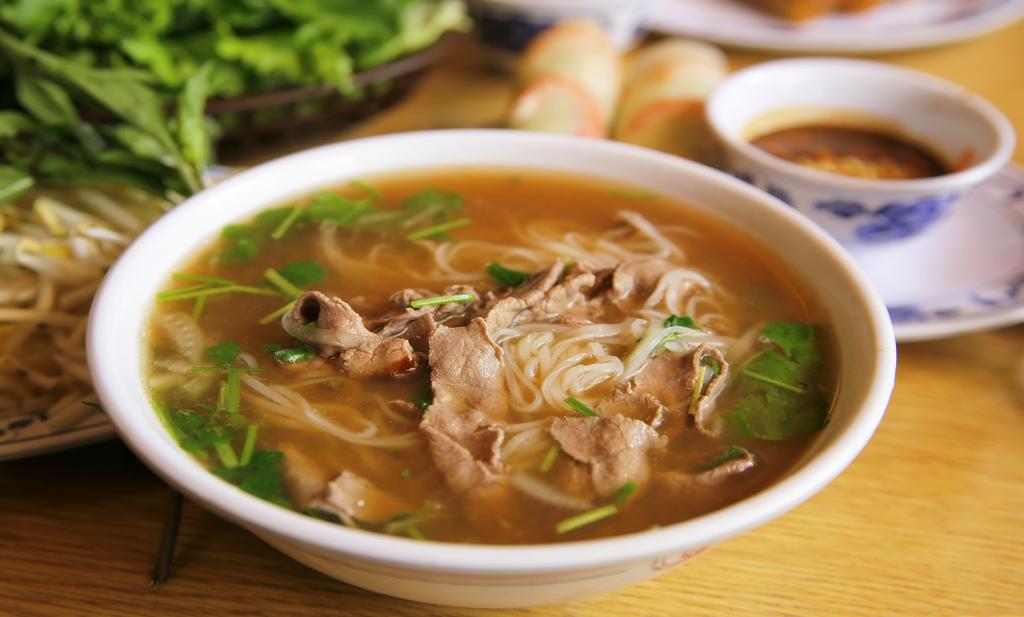 Może być stosowany w zastępstwie przyprawy do zup "Maggi" oraz rozpuszczony w wodzie 1 kg Aromatu bulionu zastępuje 5 litrów "Maggi".