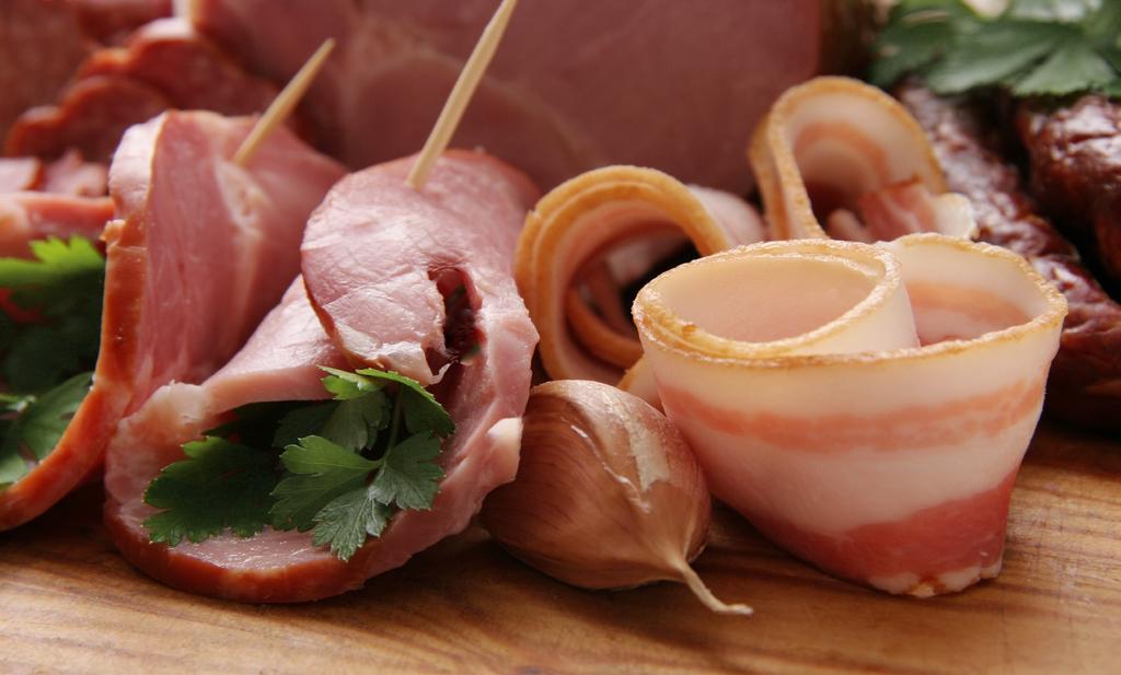 K o m p o z y c j e a m i ę s n r o m y c h a t ó w PARÓWKI I FRANKFUTERKI Wiedeńska Strong Numer: 0714 Mieszanka aromatyczna polecany do wszelkiego rodzaju parówek charakteryzująca się silną nutą