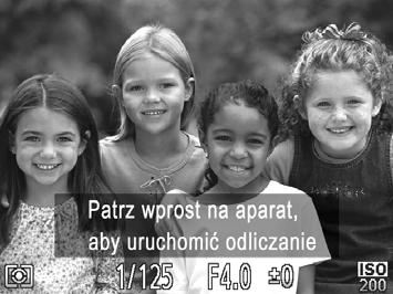 Szczególne scenerie Dołącz do pozostałych osób w kadrze i spójrz na aparat. Po wykryciu przez aparat nowej twarzy zwiększy się częstotliwość migania lampki idźwięku samowyzwalacza.