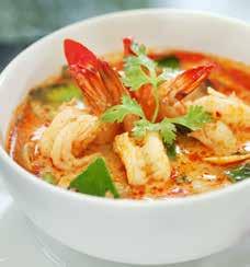 Tajlandia Tajskie curry należą do najsmaczniejszych dań świata. Tajska kuchnia obficie używa owoców morza, mleczka kokosowego, trawy cytrynowej, imbiru, limonek i papryczek chili.