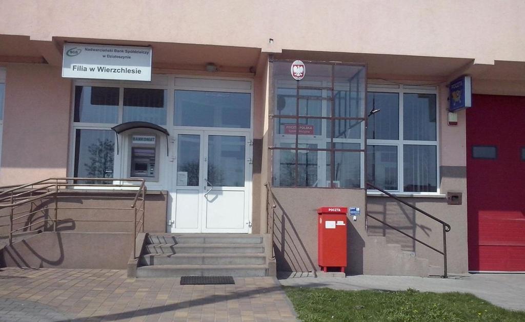 Do największych zakładów przemysłowych na terenie Gminy należą: Zakład Przetwórstwa Mięsnego Matyja ; Zakład Piekarniczo - Cukierniczy Krajewski ; Piekarnia Kłos, Kraszkowice; Zakład Piekarniczy
