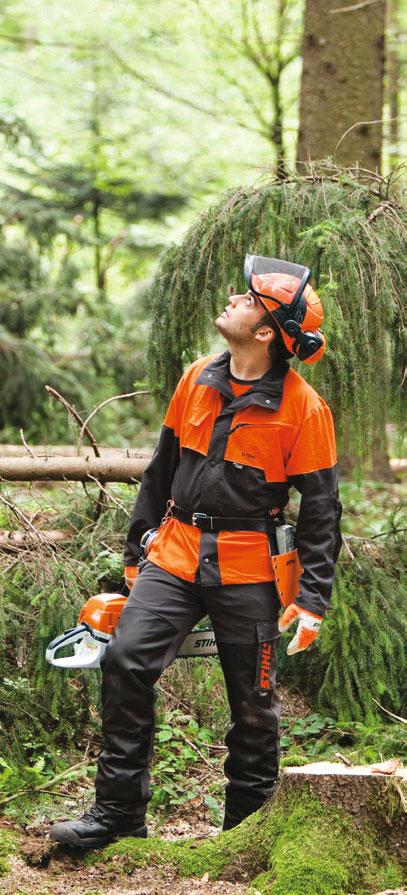 Środki ochrony indywidualnej Odzież robocza ADVANCE Profesjonalne prace leśne wymagają niezawodnych rozwiązań. W lesie każdy gram wagi urządzenia, wyposażenia i odzieży ma znaczenie.