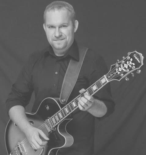 fot. Grzegorz Korzeniowski Andrzej Olewiński Gitarzysta klasyczny, akustyczny, elektryczny. Wszechstronny muzyk udzielający się zarówno na gruncie muzyki poważnej, jak i rozrywkowej.