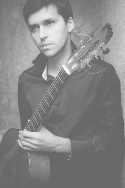 fot. Beata Michalczyk Aleksander Wilgos Koncertuje solo: na gitarze klasycznej i romantycznej, w zespołach kameralnych oraz jako solista z orkiestrą.