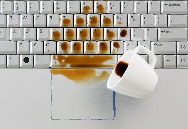 Pendrive powinien być odłączony programowo przed wyjęciem (prawy klawisz myszy na ikonie urządzenia, potem Odłącz). 11.