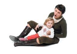 rehabilitacja dziecka z wadą słuchu Ćwiczenie [a-o] w siadzie Opis ćwiczenia Siadamy na podłodze po turecku (nogi skrzyżowane), dziecko sadzamy na