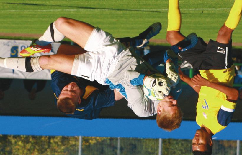 32 SPORT LEKKOATLETYKA MA Y MEMORIA JANUSZA KUSOCIÑSKIEGO Br¹zowe medale dla dwóch 15-letni biegacze Rados³aw Jankowski z Baszty Bytów i Leszek Ginter z Taleksu Borzytuchom stanêli na najni szym