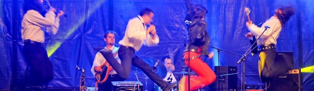 Turnioki Zespół Turnioki łączy muzykę góralską z innymi gatunkami muzyki, rozumiejąc potrzeby odbiorcy i czerpiąc radość wspólnego muzykowania, która emanuje ze sceny.