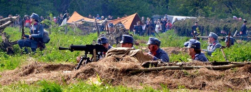 W programie darmowe atrakcje: - zjeżdżalnia - basen z piłeczkami - popcorn i drobne upominki dla dzieci - malowanie twarzy - konkurencje sportowe - ponadto Drogeria Triomen zaprasza