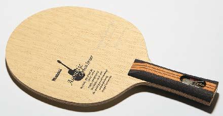 Tempo: 94 Kontrola: 91 Cena: 510 PLN 51 DESKI OFENSYWNE / DEFENSYWNE Nittaku Acoustic Carbon Podobnie jak model Acoustic, także Acoustic Carbon produkowana jest ręcznie, z użyciem najwyższej klasy