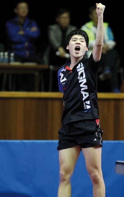 05 Twardość: tward+ T- 116, R - 110, K - 85 Cena: 145 PLN Xiom Omega V Asia Najszybsza okładzina z serii Omega V na charakterystycznym twardym podkładzie o twardości 48 stopni.