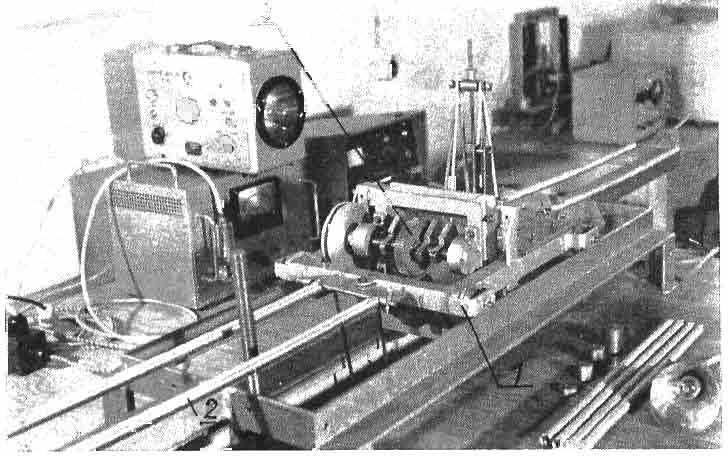 BADANIA SYNCHRONIZACJI I SAMOSYNCHRONIZACJI WIBRATORÓW MECHANICZNYCH 459 3.