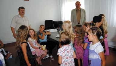 W podzięce za miłe przyjęcie dzieci narysowały portrety Pana Piotra