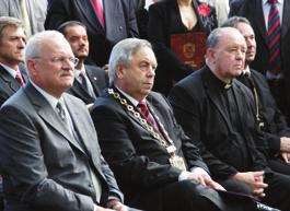 Poďakovanie patrí tiež poslancom nášho mestského zastupiteľstva, ktorí jednomyseľne podporili myšlienku vzdať úctu osobnostiam našich dejín a v tejto podobe zachovať slávne historické udalosti nášho