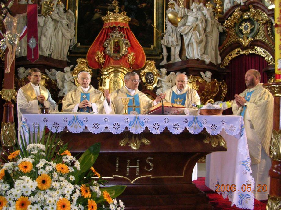 do celu łódką, używając tylko wiosła z jednej strony co też potwierdza hasło AM Kochać i służyć.