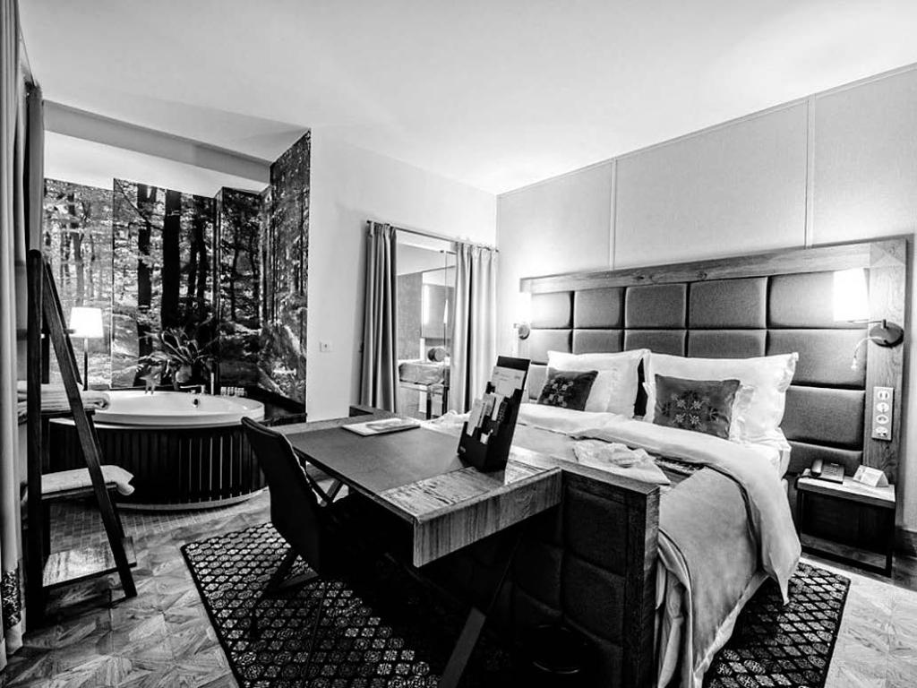 Beata Dec Kolejnym interesującym obiektem, który powstał w Rzeszowie, jest Hotel Bristol, łączący w sobie zarówno staropolski styl, jak i nowoczesny luksus. Hotel znajduje się na rzeszowskim rynku.