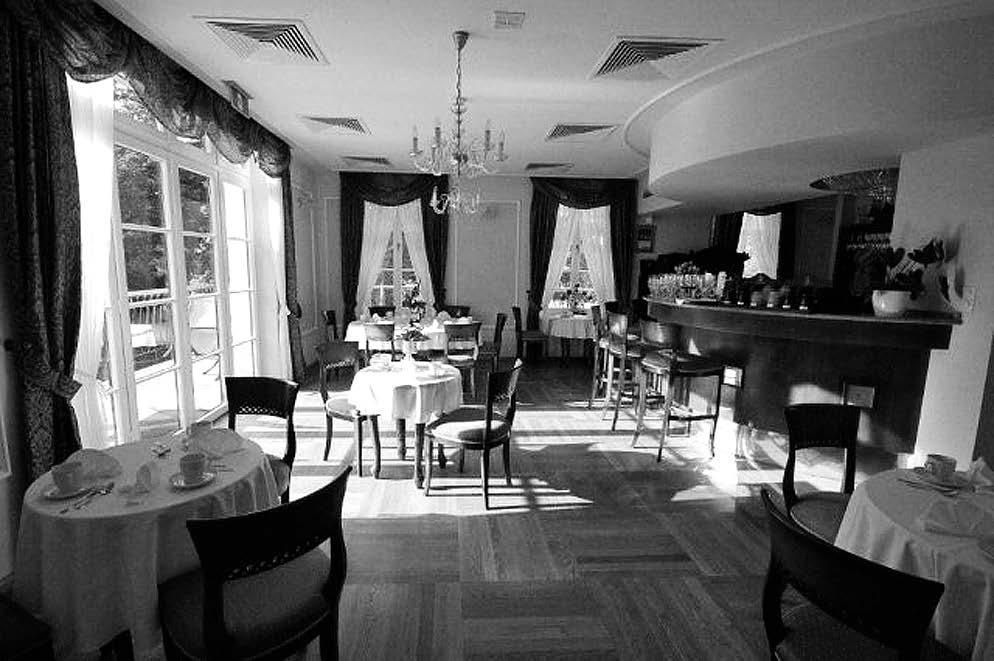 Rozwój hoteli w turystycznej bazie noclegowej województwa podkarpackiego Fot. 5. Restauracja Magnolia Źródło: http://www.dworkombornia.