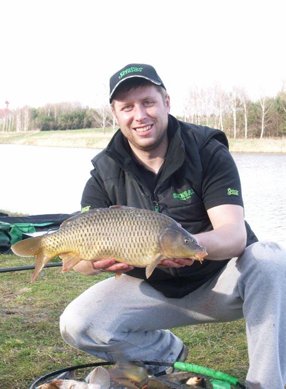 ODLEGŁOŚCIÓWKI FEEDERY WĘDKI CLASSIC COMPETITIO CARP FLOAT Solidne wędzisko, które wytrzyma łowienie dużych karpi na pellet waggler. Pewny wybór dla wędkarzy szukających odległościówki na duże ryby!