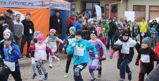 Kolejne mecze 18 grudnia od godz. 15:00 w hali CSiR. Wyniki po 8 kolejce: 1. Auto Handel Paszynin 19 (10) pkt. 30-12 br., 2. Emilianowo 17 (9) pkt. 31-10, 3. Auto Handel Trans Cars 16 (8) pkt.