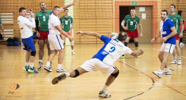 Biuletyn mieszkańców Gminy Susz Przegląd Suski Numer 24 - listopad, grudzień 2016 r. Sportowo 9 Rozgrywki w piłkę siatkową w Centrum Sportu i Rekreacji Turniej Oldboy Susz 2016 W dniach 28-30.10.