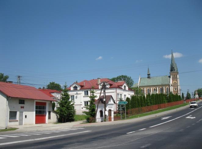 W rejonie tym istnieją także 3 ciągi widokowe: punkt widokowy z najwyższego fragmentu wzniesienia na drodze Rzeszów Lublin z widokiem na Nienadówkę i okolice od południa, oś widokowa z widokiem na