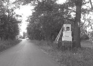 Smardzew Wieś sołecka we wschodniej części gminy i parafii Radzanów. Smardzew leży na lewym zboczu doliny Lepianki. Powierzchnia: 5,374 km 2. Ludność: 199 (2005).