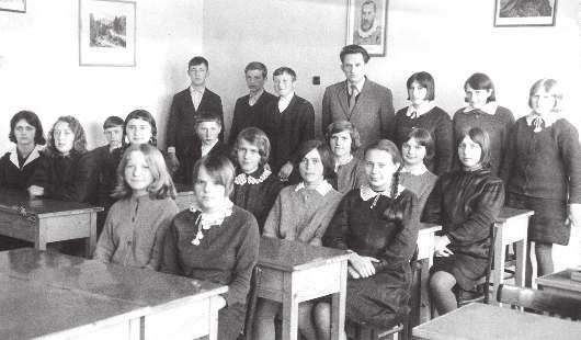 1966 r. Następnie kierownikiem został jej mąż Piotr Tarasiński. Zaangażowanie społeczeństwa w prace na rzecz szkoły były ogromne.