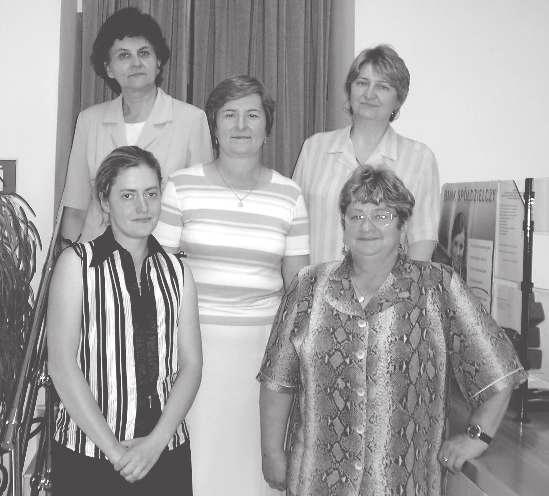 U góry od lewej: Anna Ofiara, Maria Białkowska, Barbara Wesołowska; u dołu od lewej: Joanna Mizerska, Sabina Ryfczak W ostatnich latach działalności Banku Spółdzielczego w Białobrzegach Oddział w