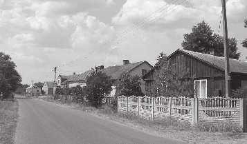 Podlesie Nazwa pochodzi od położenia wsi na skraju kompleksów leśnych dawnej Puszczy Pilickiej. Wieś sołecka w zachodniej części gminy i parafii Radzanów.