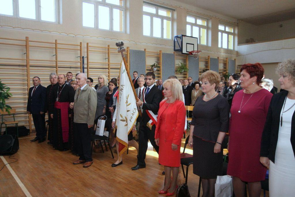 SADOWNE ZJAZD ABSOLWENTÓW 3 4 października 2015 roku Zespół Szkół Ponadgimnazjalnych w Sadownem obchodził jubileusz 70-lecia istnienia Liceum Ogólnokształcącego.