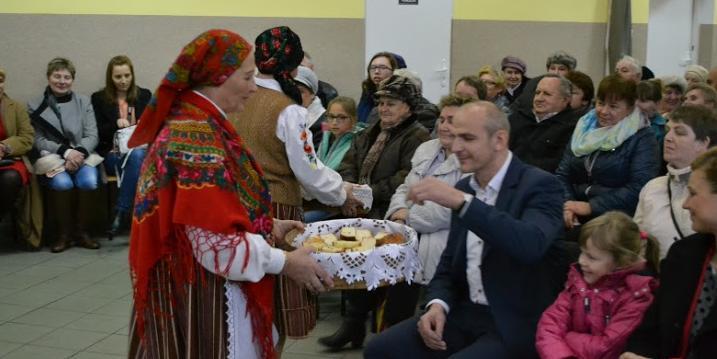 Wśród mieszkańców Sadownego i okolic na widowni nie zabrakło naszego wójta pana Waldemara Cyrana wraz z żoną.
