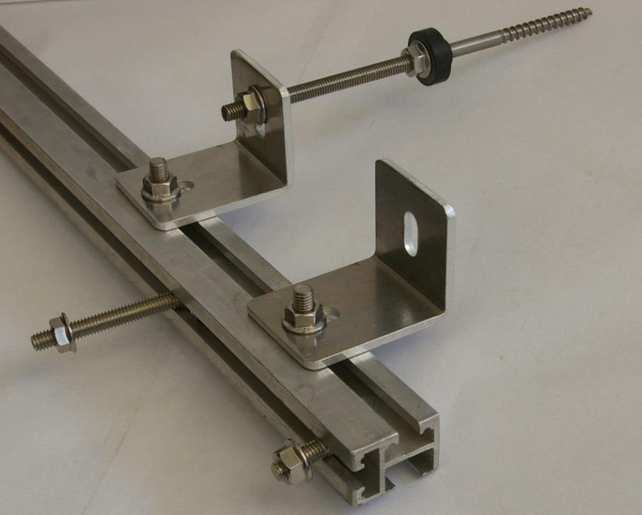 Montaż profili Profile aluminiowe montujemy do zamontowanych uchwytów składających się ze śruby dwugwintowej i łącznika LF.