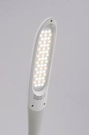. najwyższa jasność 3 stopniowa regulacja barwy światła (zima, ciepła, naturalna) 5 stopniowa regulacja jasności świecenia płynna regulacja kątów pochylenia lampy